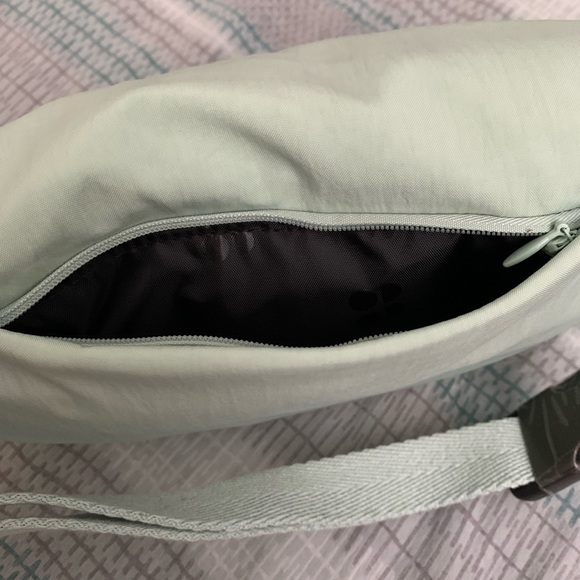 Sweaty Betty Utility Bum Bag Belt Bag Fanny Pack - NWT Salix Green - Picture 3 of 4